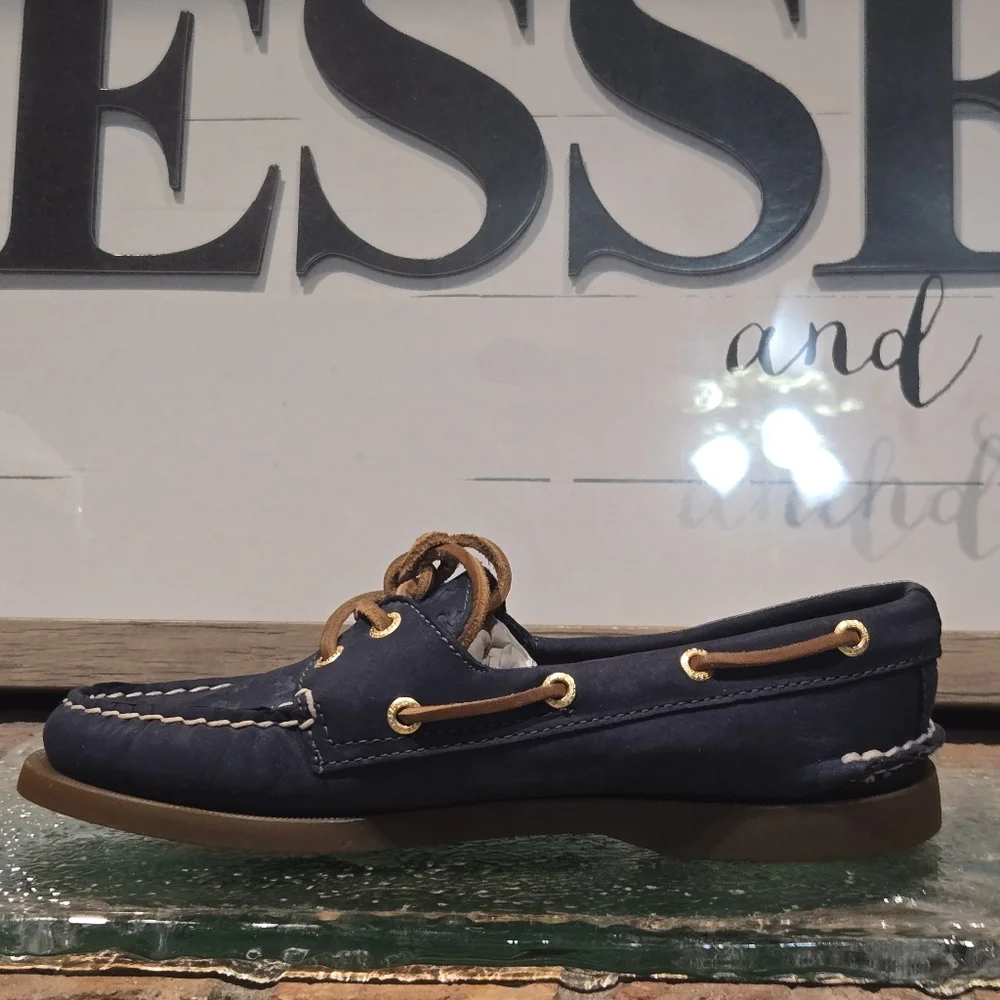 Sperry Blue and Tan Boat Wmn 5.5 - Picture 3 of 9